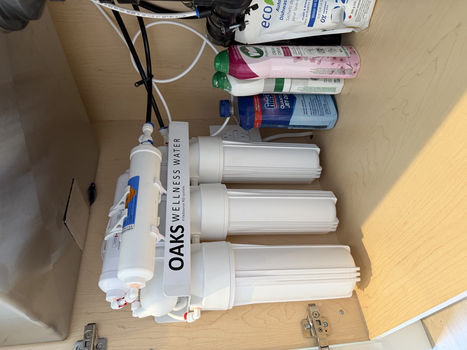 Under-sink drinking system